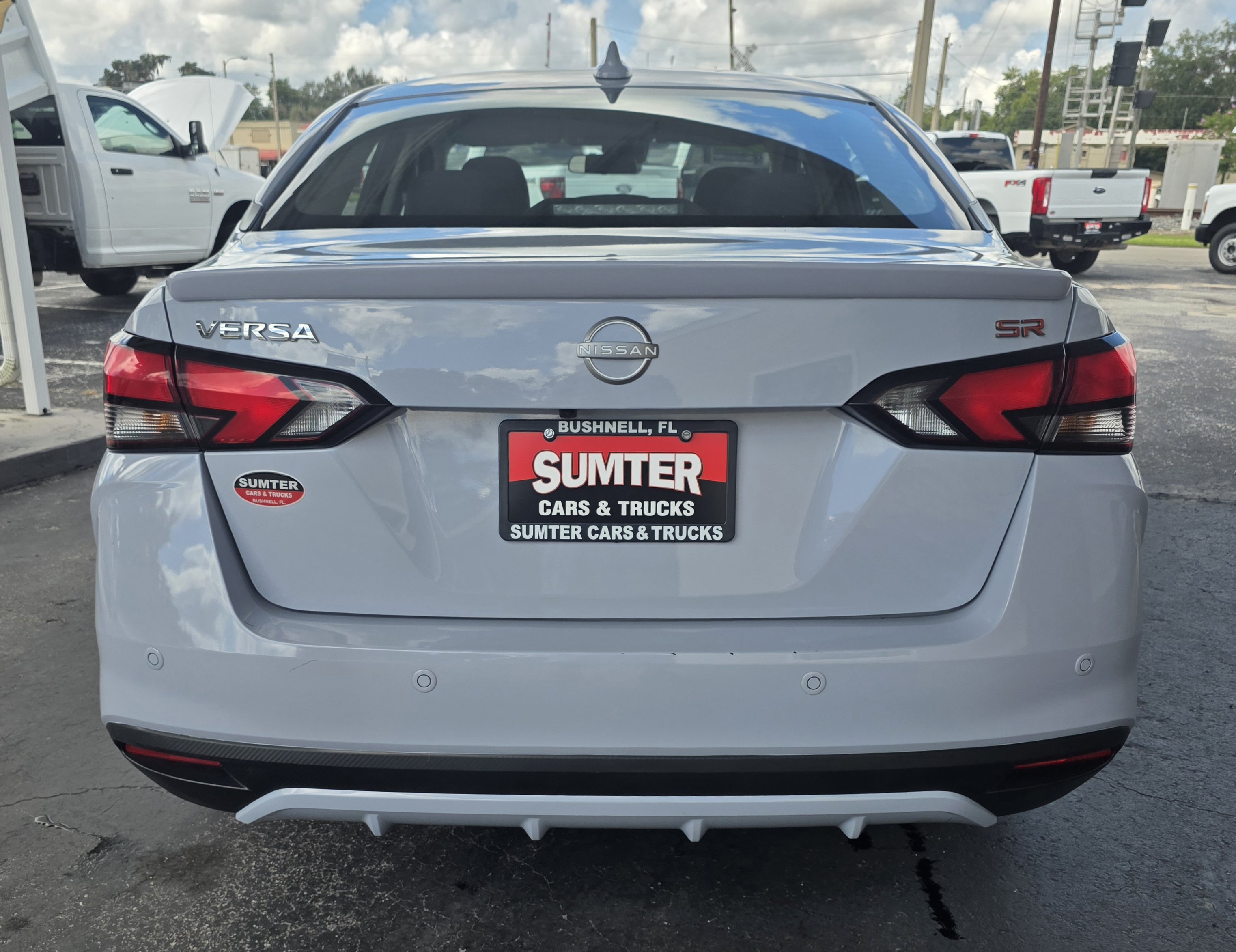 Used 2024 Nissan Versa SR FWD image 5