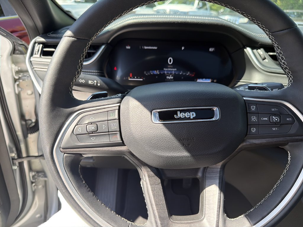 Used 2024 Jeep Grand Cherokee L Limited AWD/4WD image 19