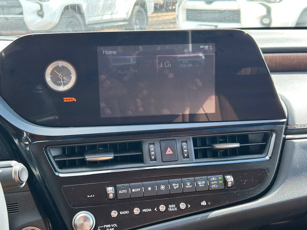 Used 2022 Lexus ES 300h w/ Luxury Package FWD image 20