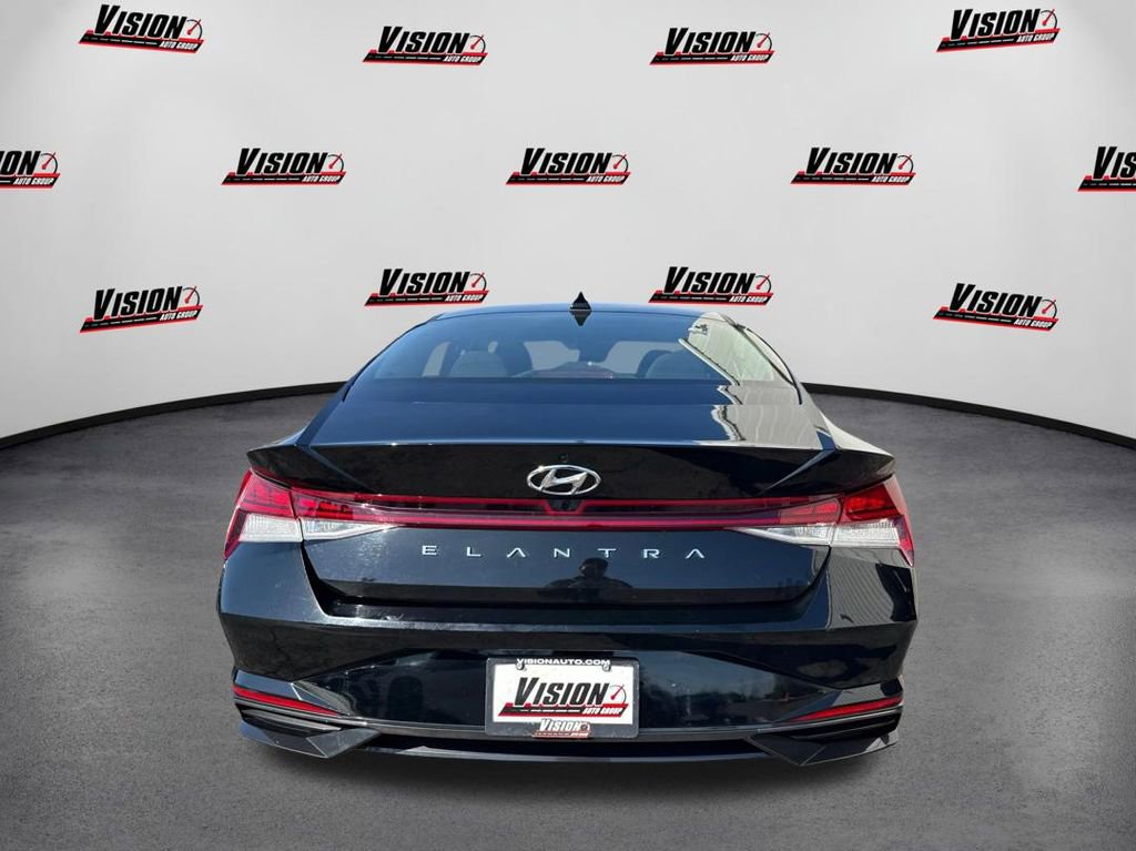 Used 2021 Hyundai Elantra SEL w/ Convenience + Premium Package image 6