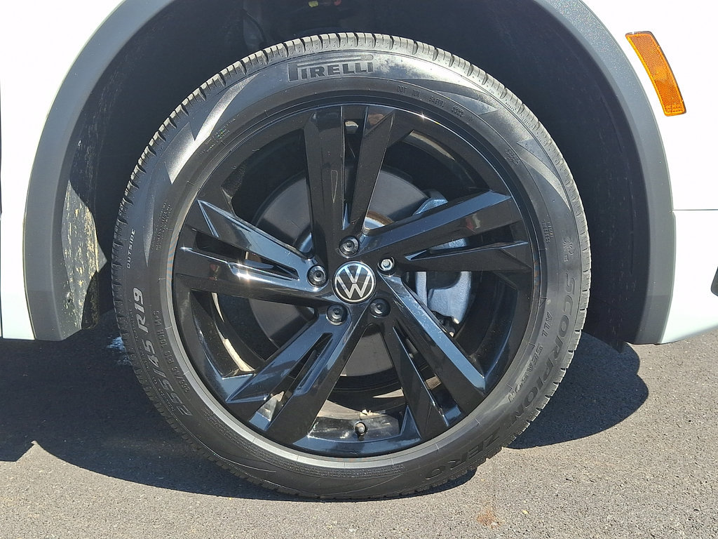 Used 2024 Volkswagen Tiguan SE R-Line AWD/4WD image 8