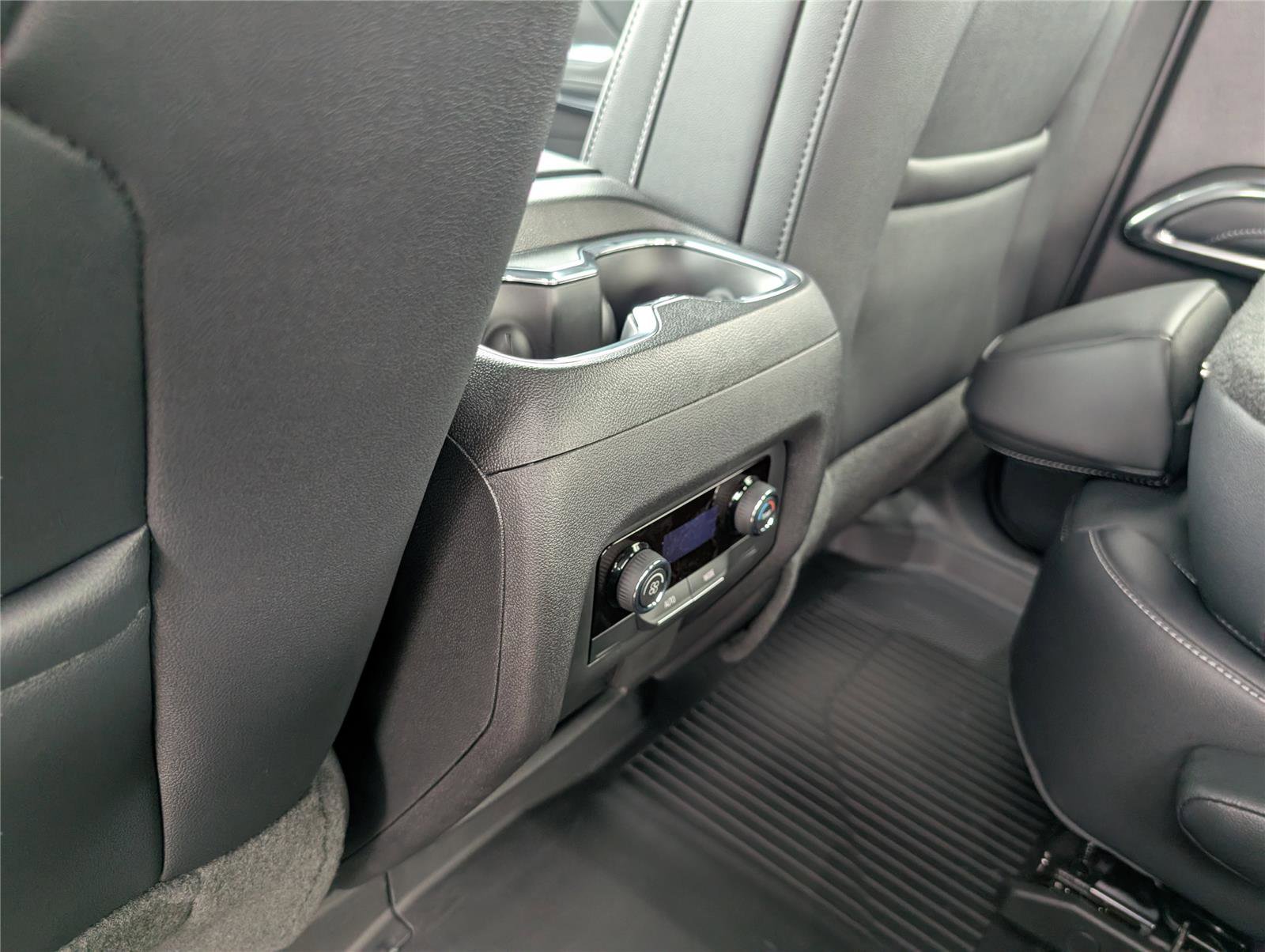 New 2026 Chevrolet Traverse LT w/ Sun and Wheel Package image 15