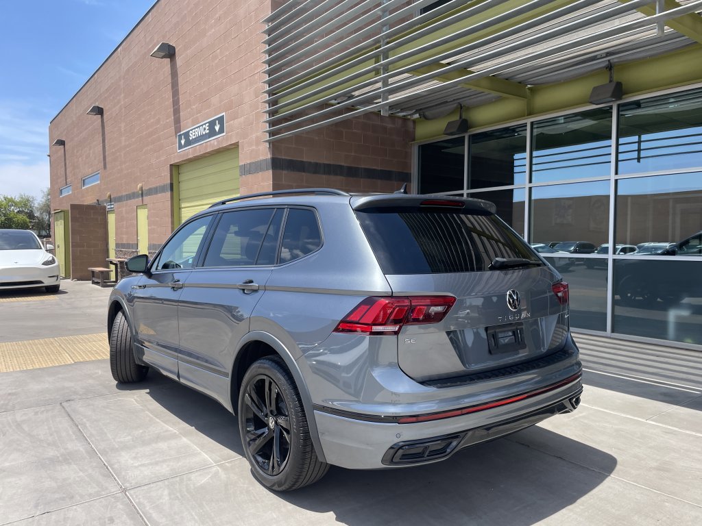 Used 2023 Volkswagen Tiguan SE R-Line image 4