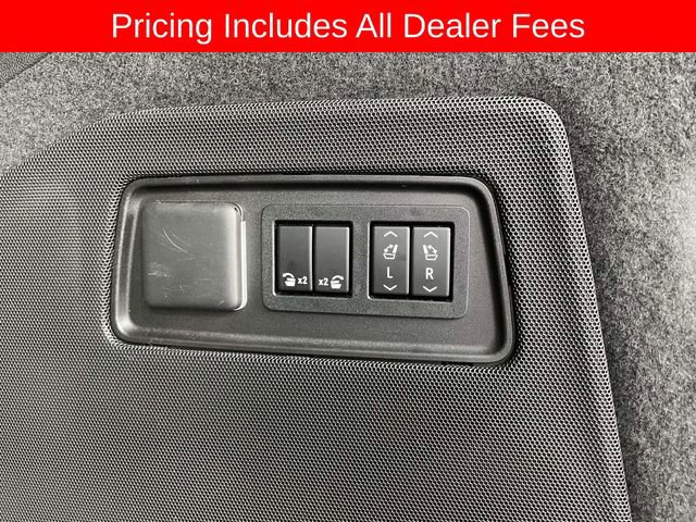 Used 2022 Cadillac Escalade Premium Luxury w/ Performance Package AWD/4WD image 15
