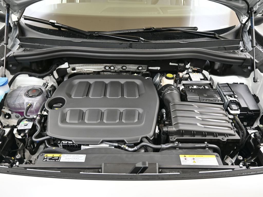 New 2026 Volkswagen Tiguan SE R-Line image 9