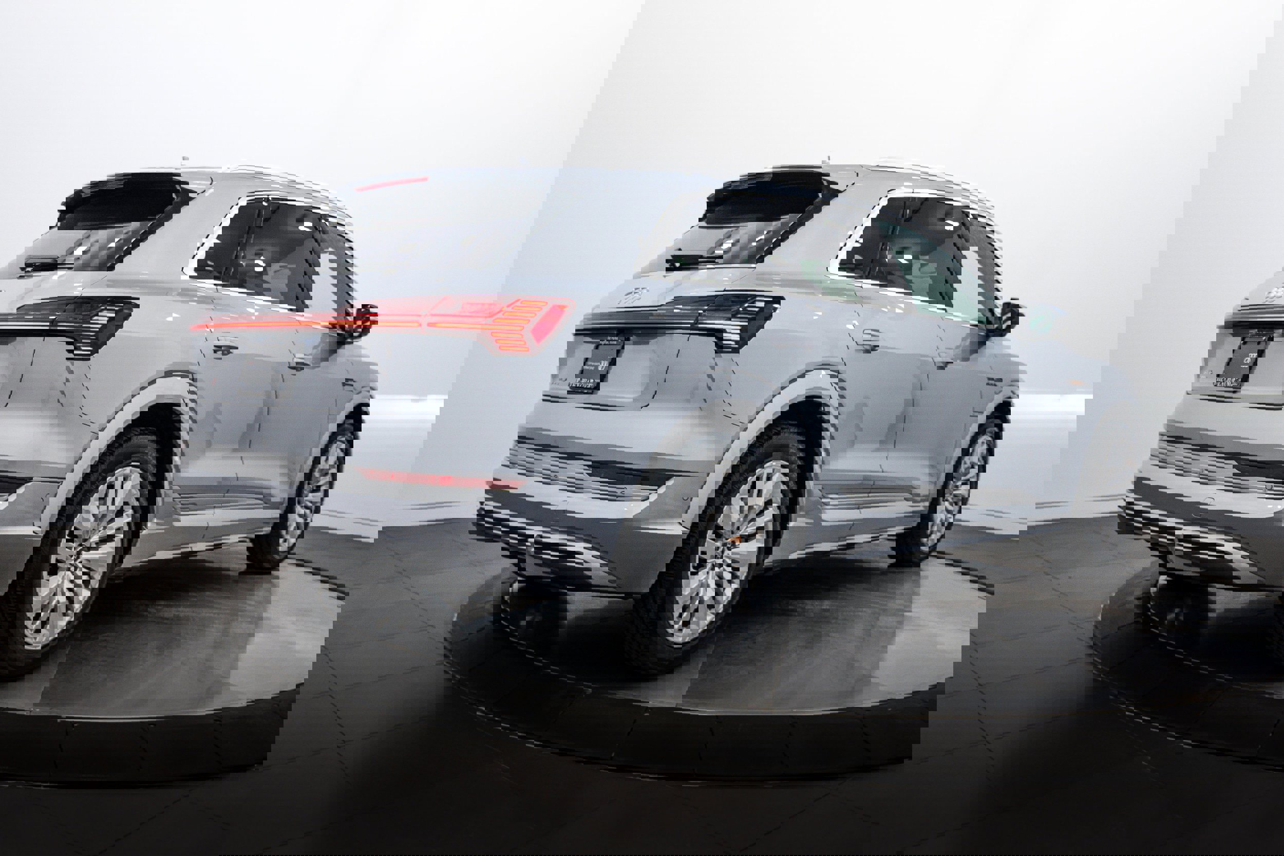 Certified 2023 Audi e-tron S Premium Plus AWD/4WD image 4