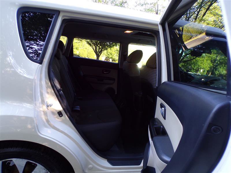 Used 2012 Kia Soul ! FWD image 28