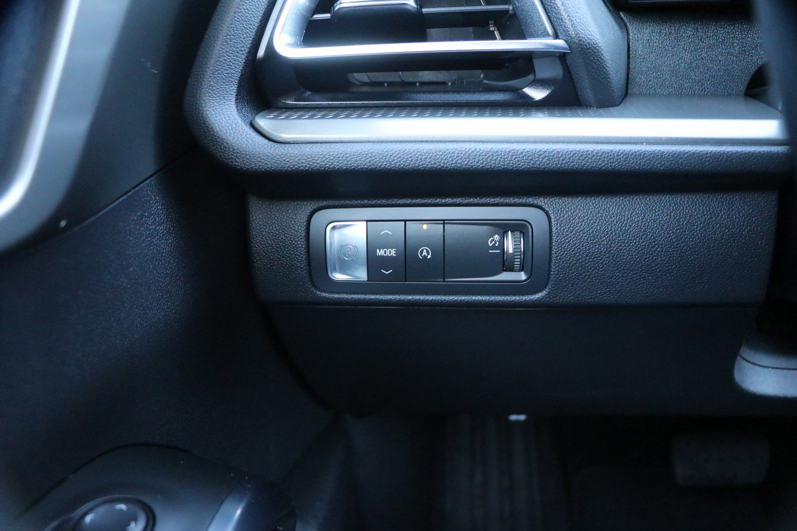 Used 2025 Chevrolet Traverse LT image 12