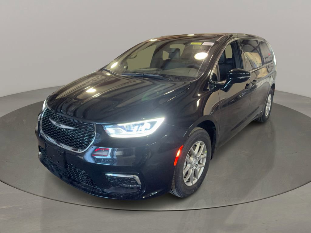 New 2026 Chrysler Pacifica Select image 3