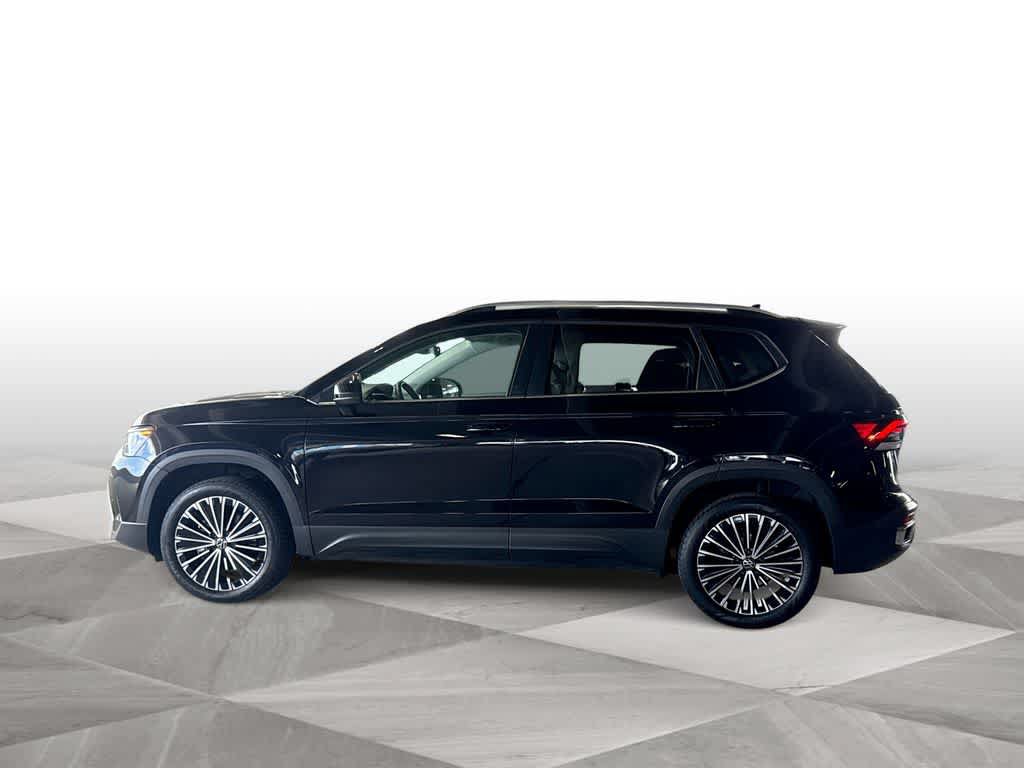 New 2025 Volkswagen Taos SE FWD image 5