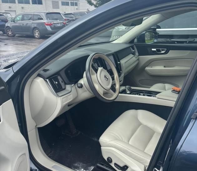 Used 2023 Volvo XC60 B5 Plus w/ Climate Package AWD/4WD image 16