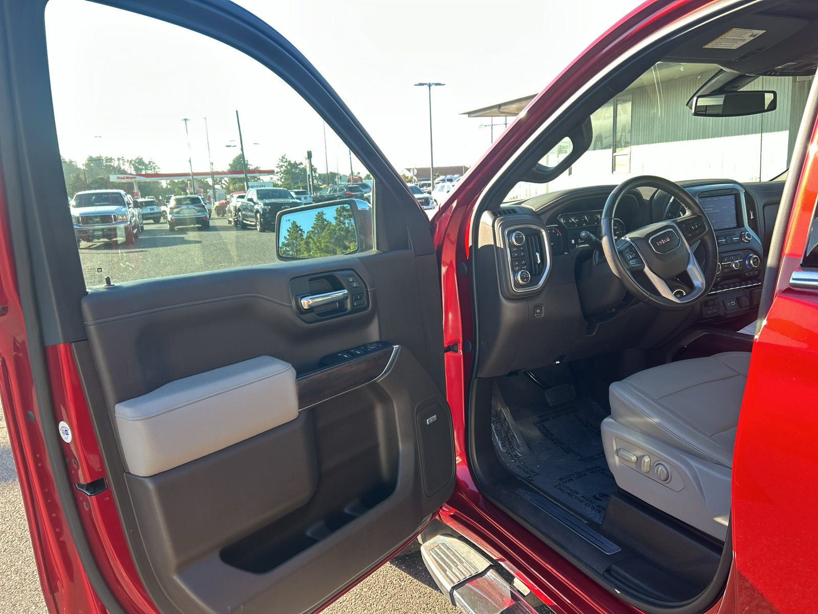 Used 2022 GMC Sierra 1500 SLT w/ SLT Premium Plus Package AWD/4WD image 13
