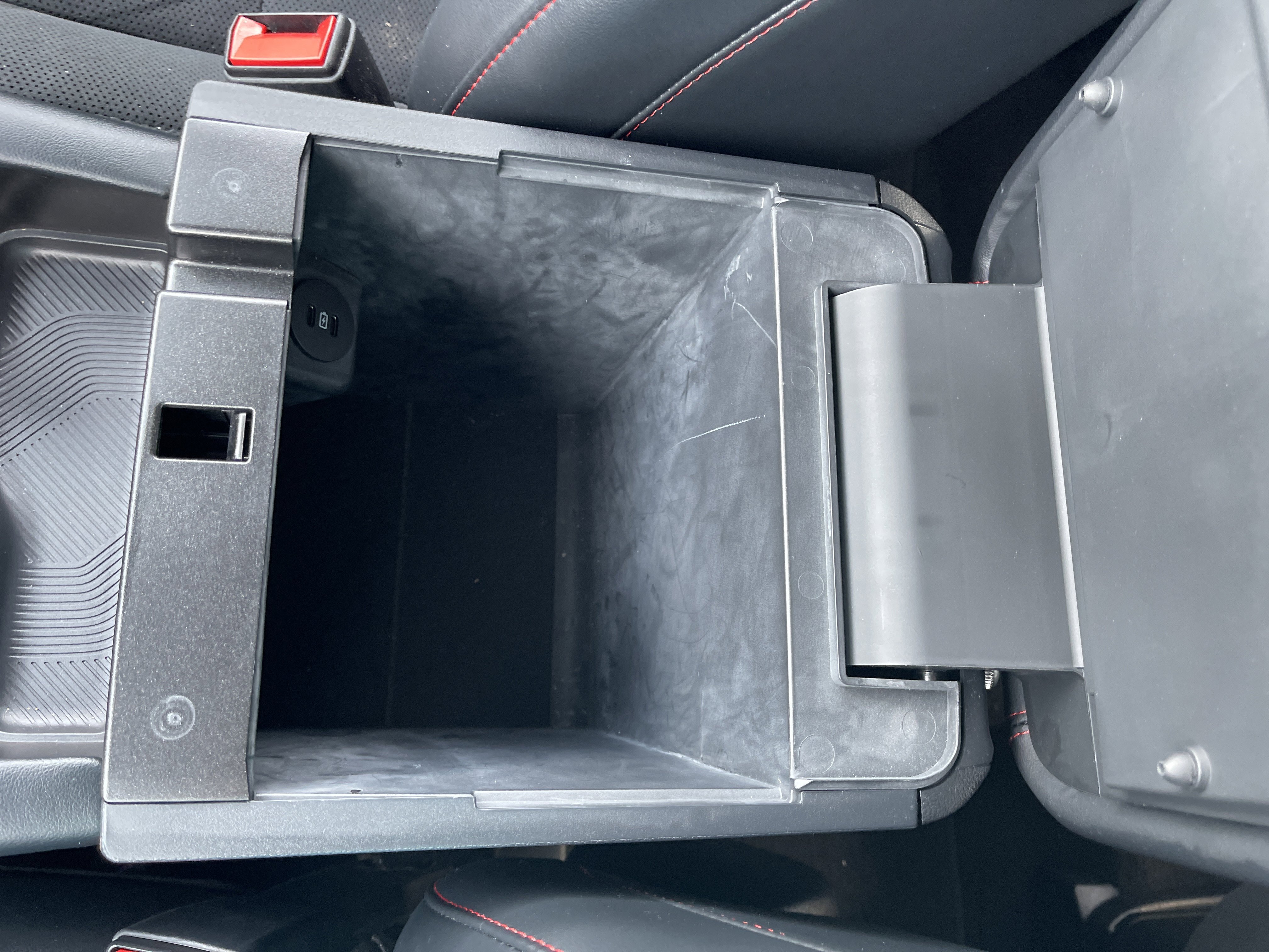 Used 2025 Ford Explorer ST image 33