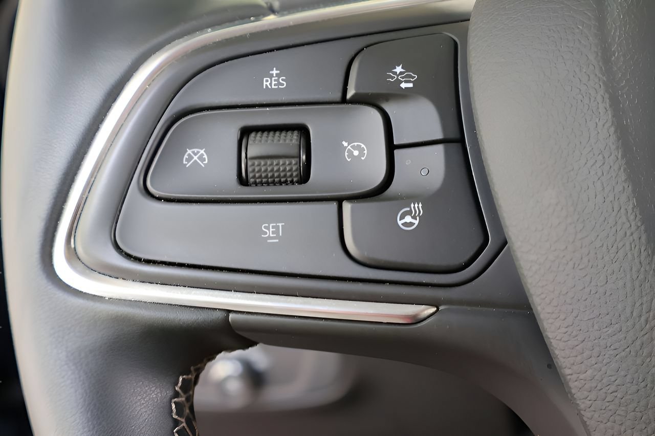 Used 2025 Buick Encore GX Avenir w/ Avenir Technology Package FWD image 21