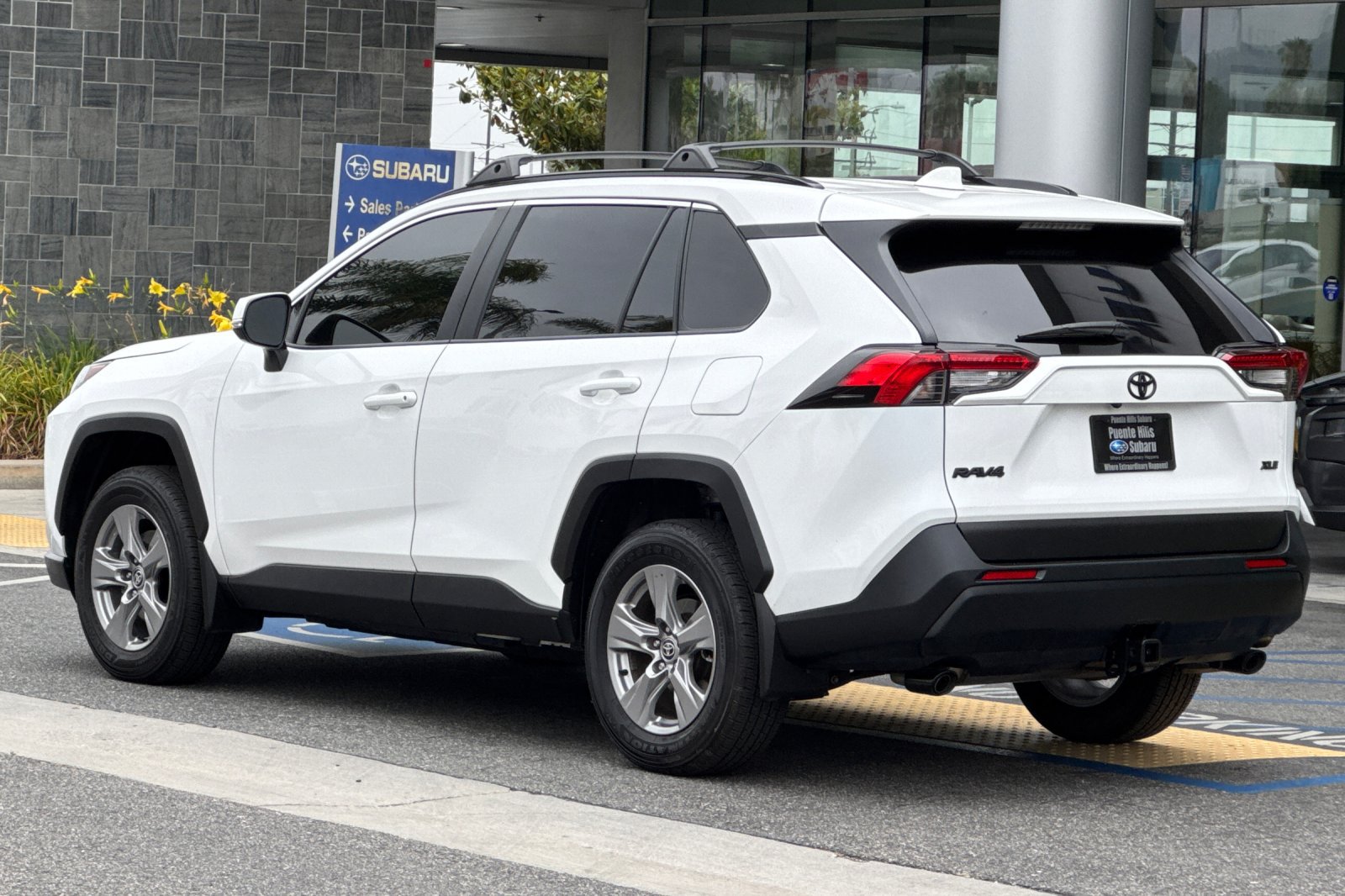 Used 2025 Toyota RAV4 XLE FWD image 6