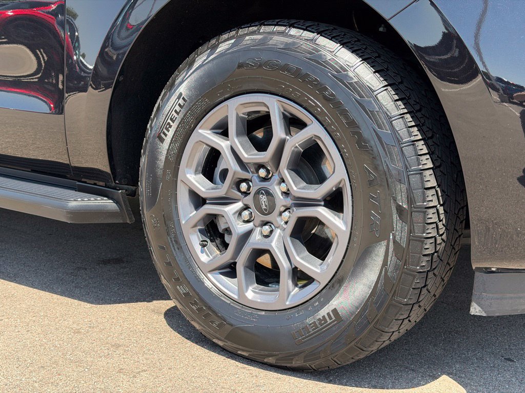 Used 2025 Ford Expedition Active AWD/4WD image 27
