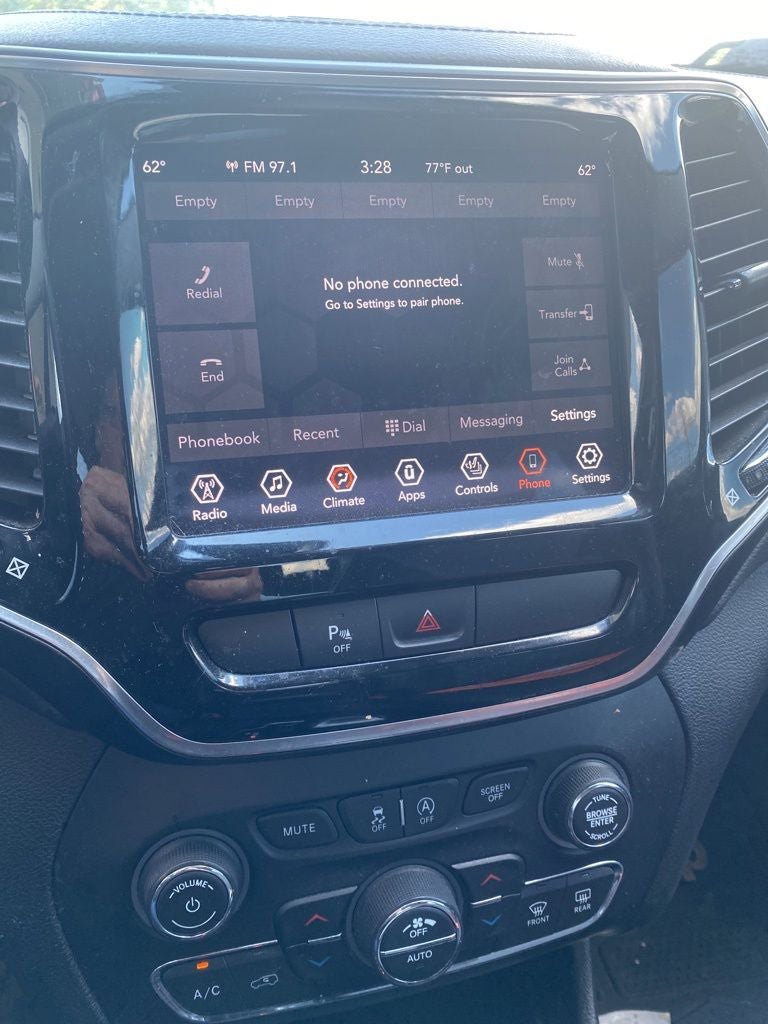 Used 2019 Jeep Cherokee Limited AWD/4WD image 2