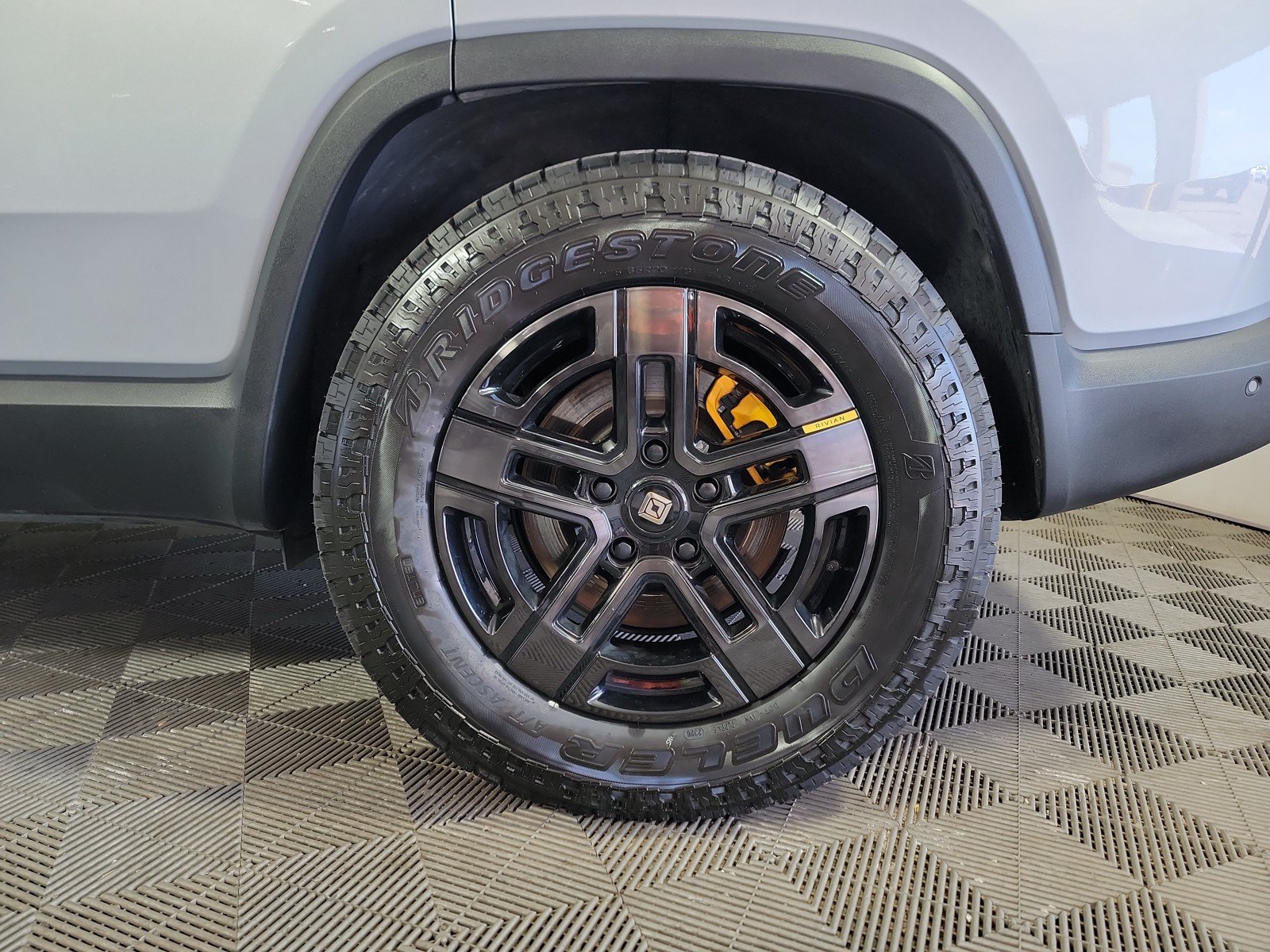 Used 2023 Rivian R1S Adventure AWD/4WD image 10