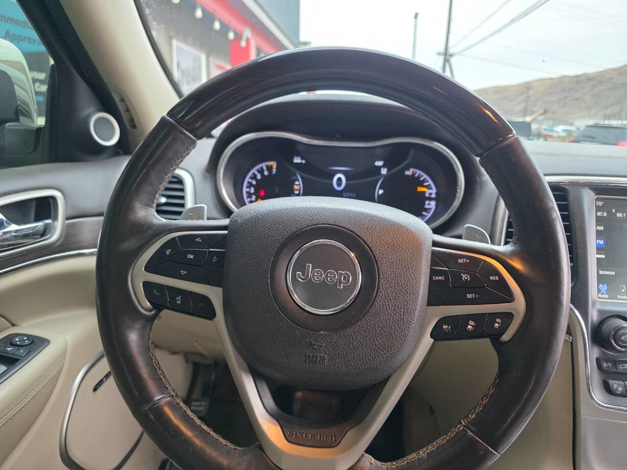 Used 2017 Jeep Grand Cherokee Overland w/ Jeep Active Safety Group image 4