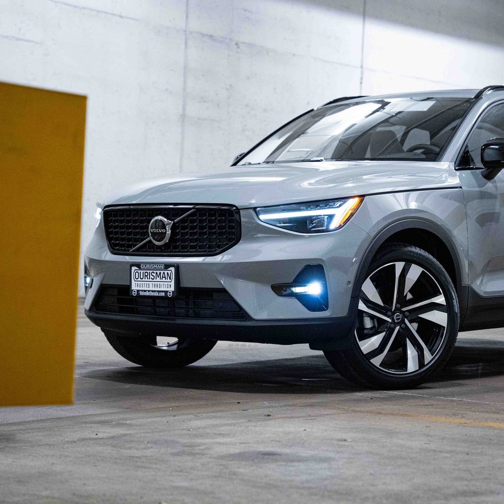 New 2026 Volvo XC40 B5 Ultra image 2
