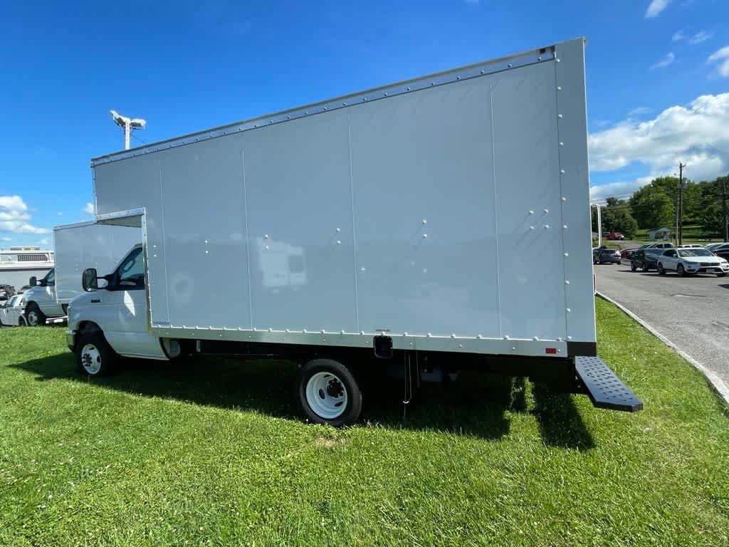 New 2024 Ford E-450 and Econoline 450 Super Duty w/ Power Windows & Locks Group RWD image 4