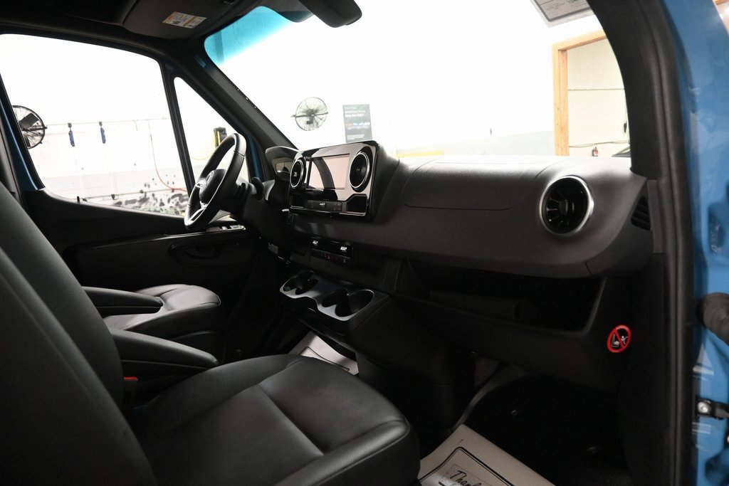 Used 2024 Mercedes-Benz eSprinter 170 Cargo image 34