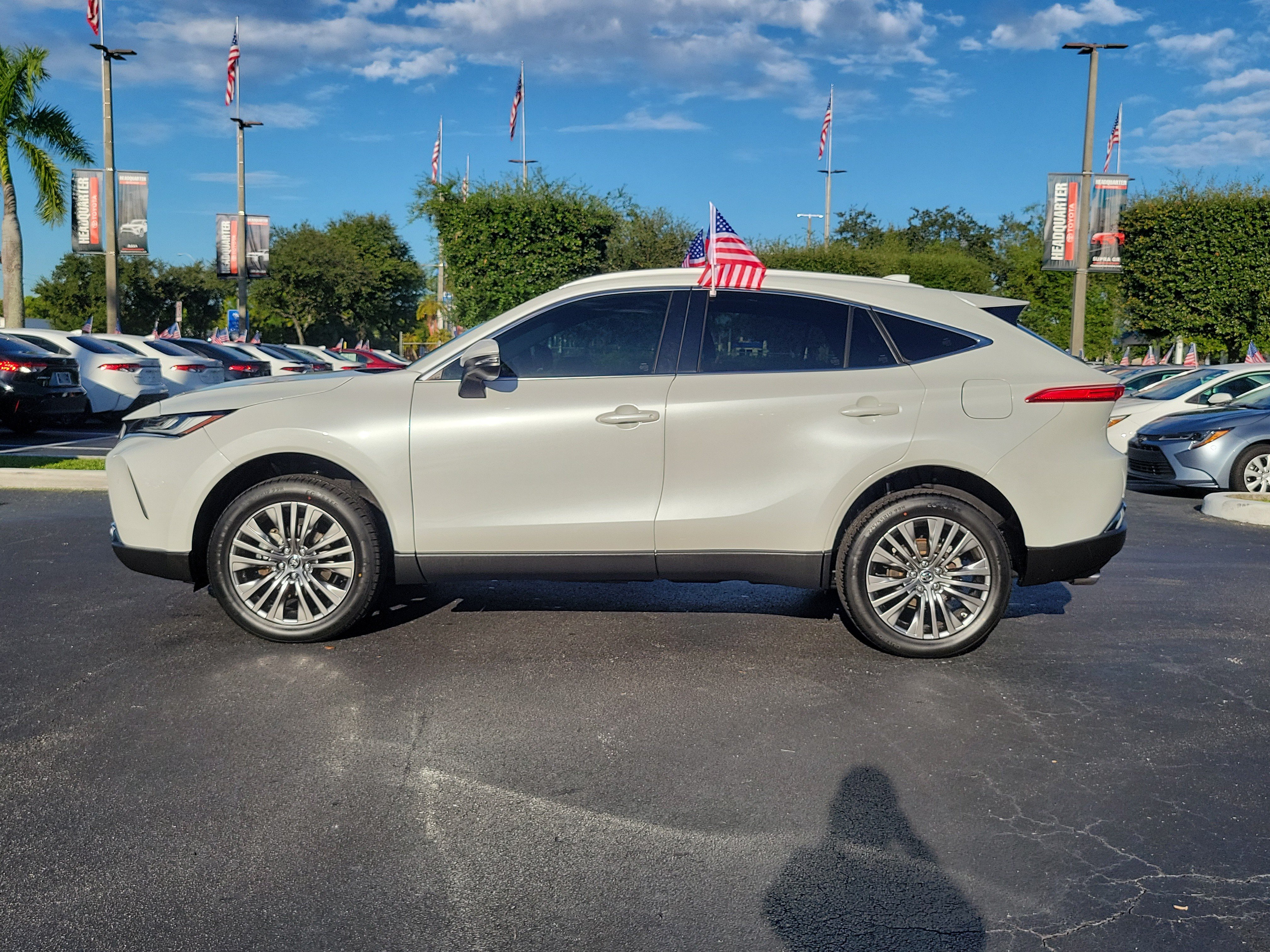 Used 2023 Toyota Venza XLE AWD/4WD image 7