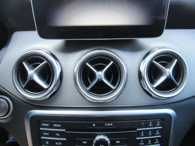 Used 2020 Mercedes-Benz GLA 250 w/ Premium Package image 44
