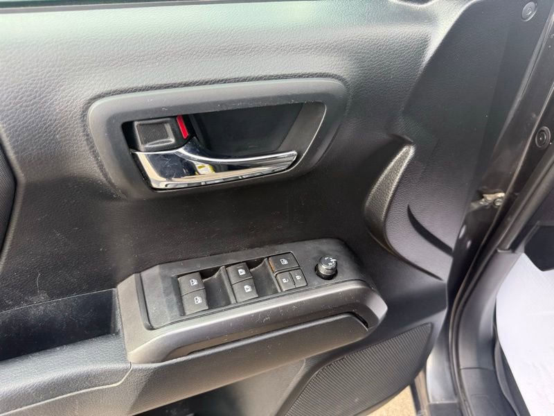 Used 2019 Toyota Tacoma TRD Sport image 16