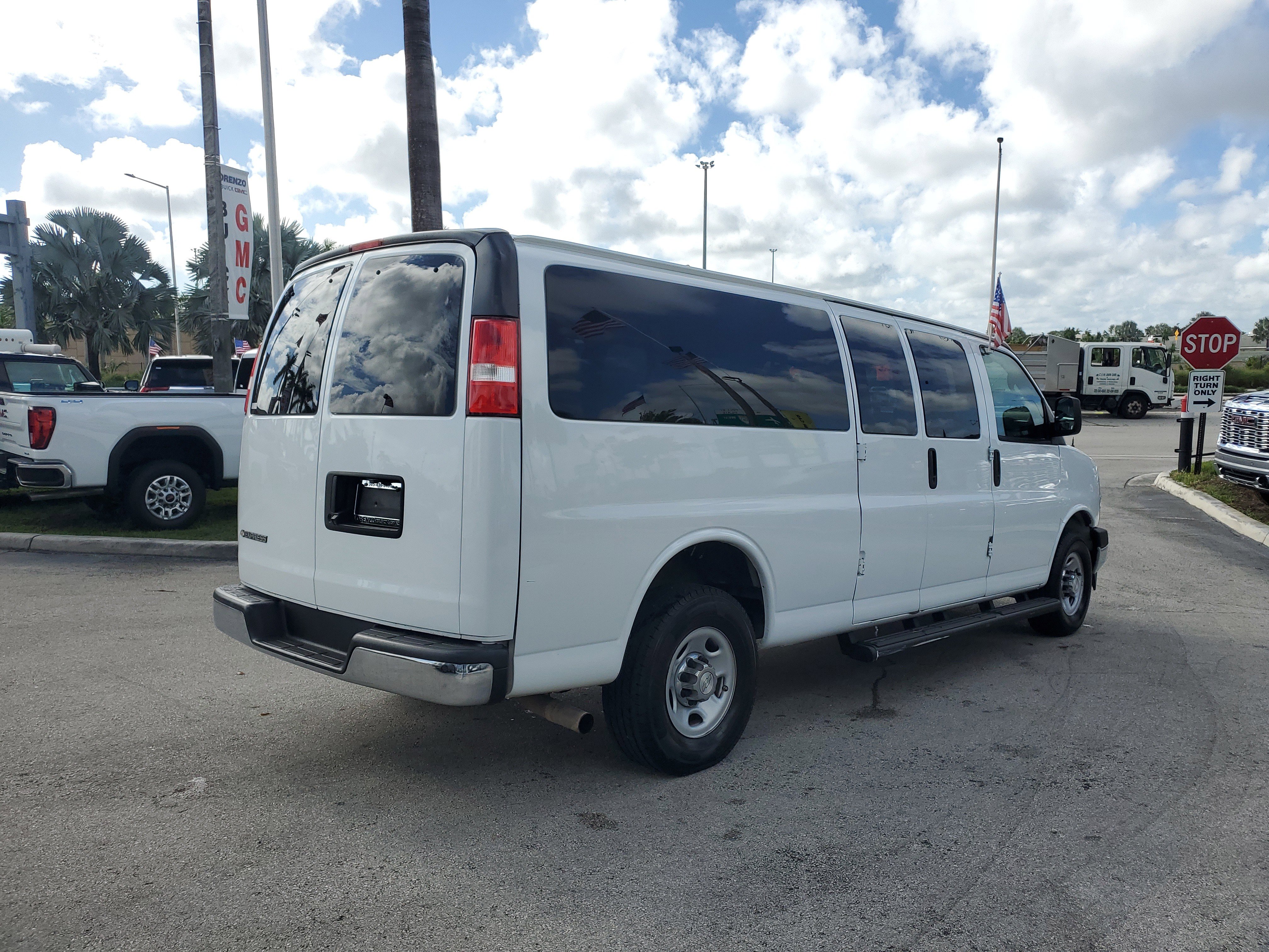 Used 2020 Chevrolet Express 3500 LT w/ LT Preferred Equipment Group image 5