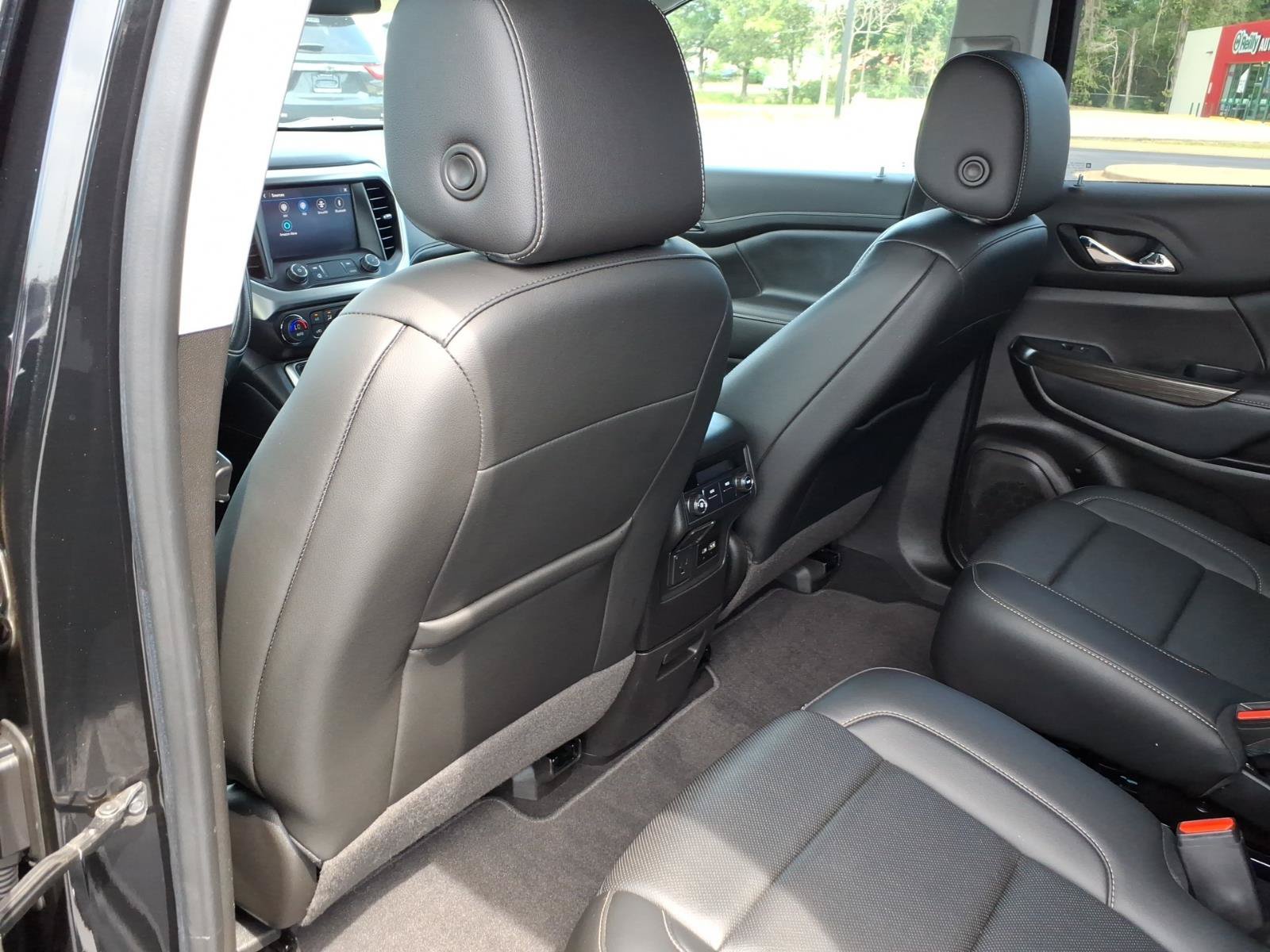 Used 2021 GMC Acadia SLT w/ Elevation Edition FWD image 9