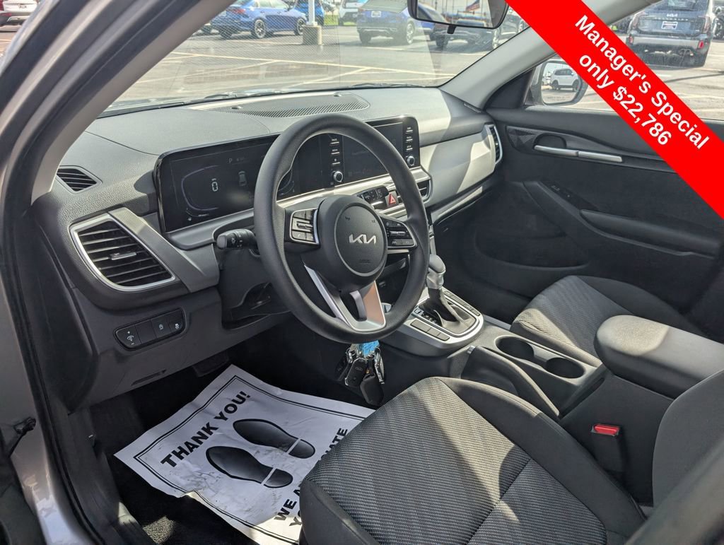 Used 2025 Kia Seltos LX AWD/4WD image 13