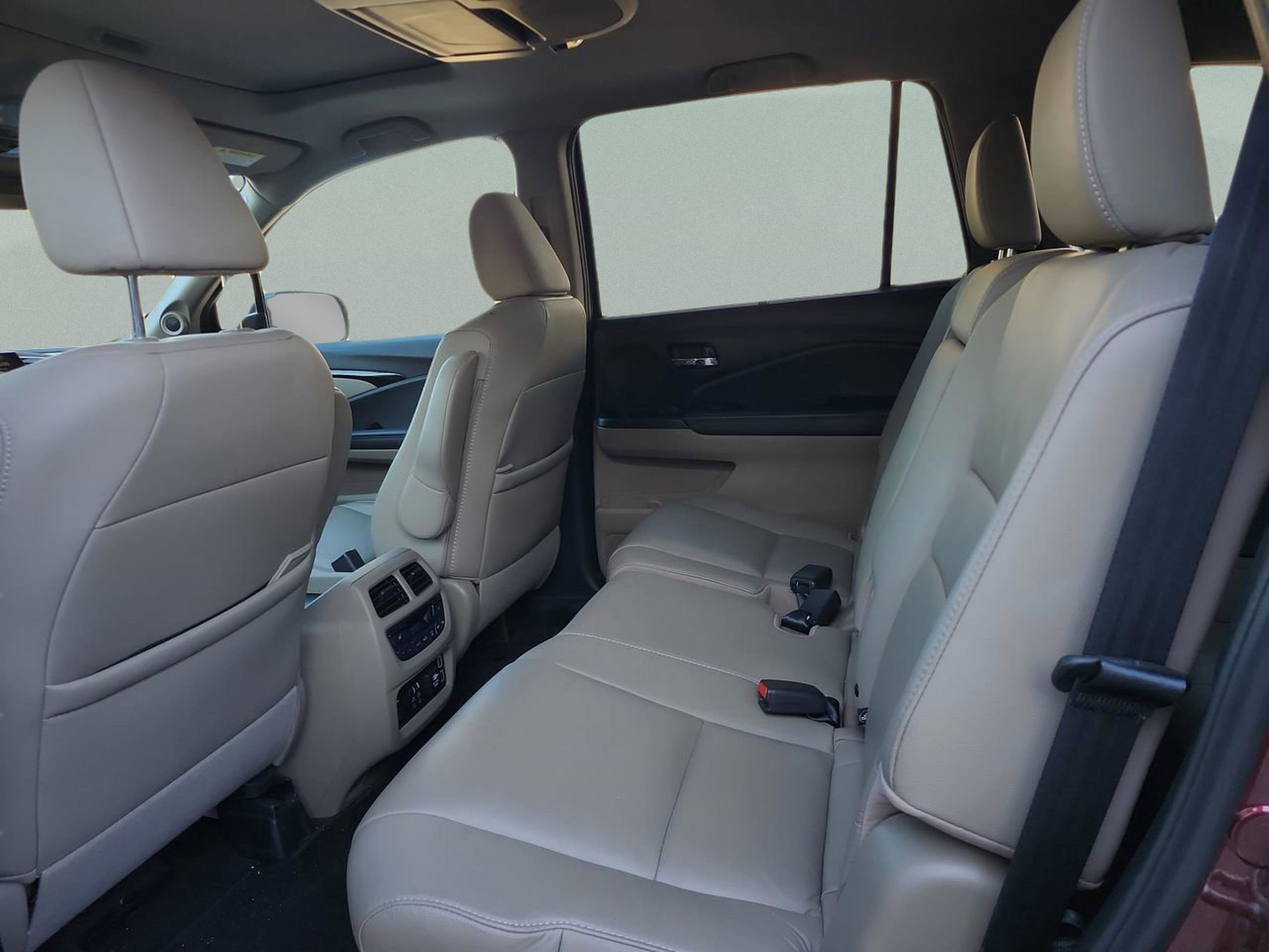 Used 2021 Honda Pilot Touring image 18