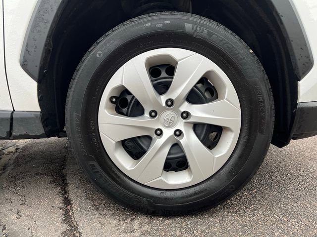 Used 2024 Toyota RAV4 LE image 32