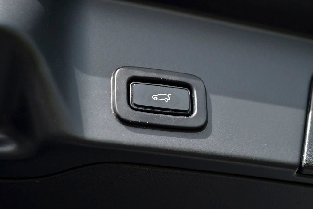 Used 2020 Land Rover Range Rover Evoque SE image 24