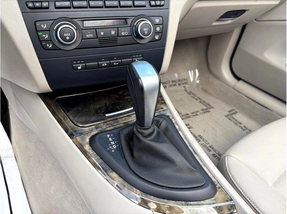 Used 2008 BMW 135i Convertible image 16