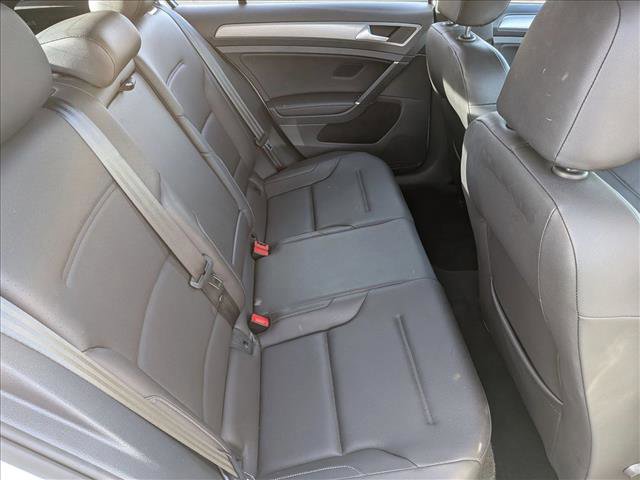 Used 2015 Volkswagen Golf S image 16