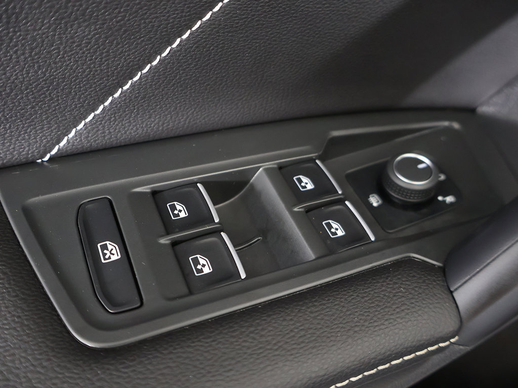 Certified 2023 Volkswagen Tiguan SE R-Line AWD/4WD image 39