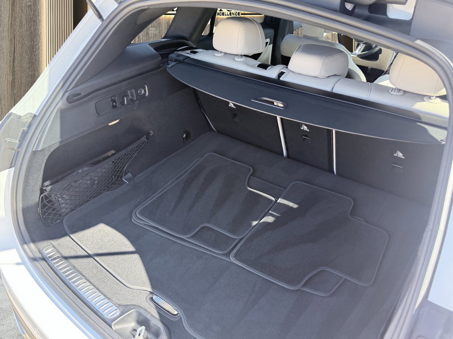 Used 2025 Mercedes-Benz GLC 300 4MATIC image 15