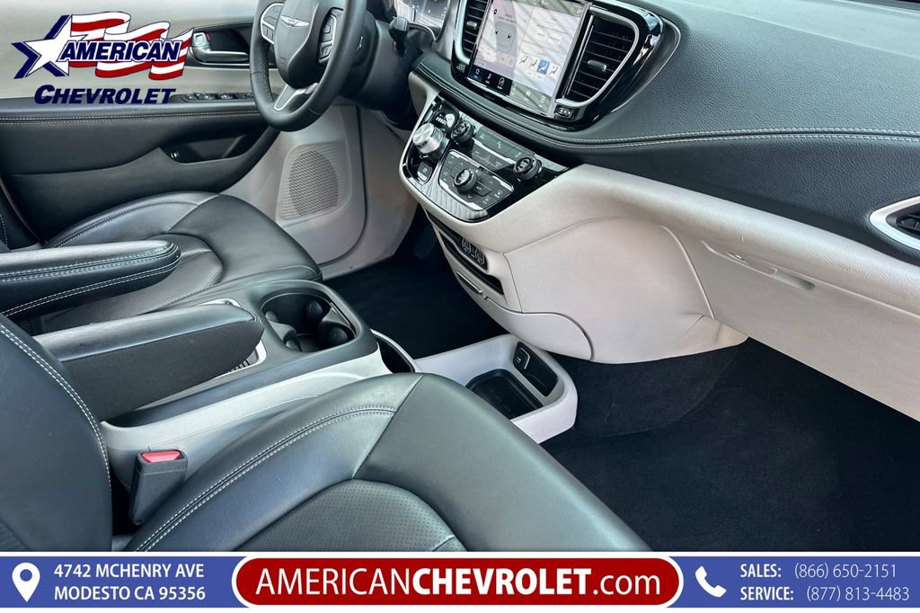 Used 2023 Chrysler Pacifica Touring-L FWD image 21