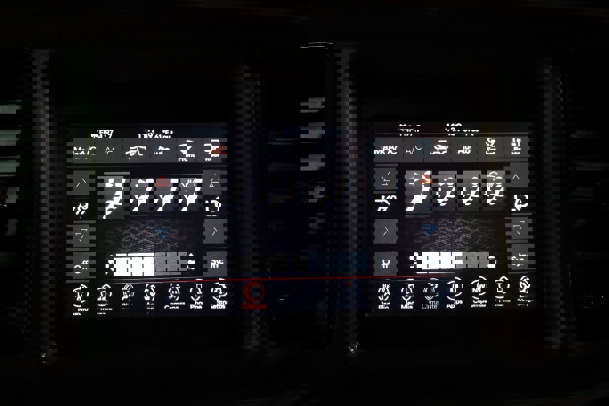 Used 2020 Dodge Challenger SXT w/ Driver Convenience Group image 44