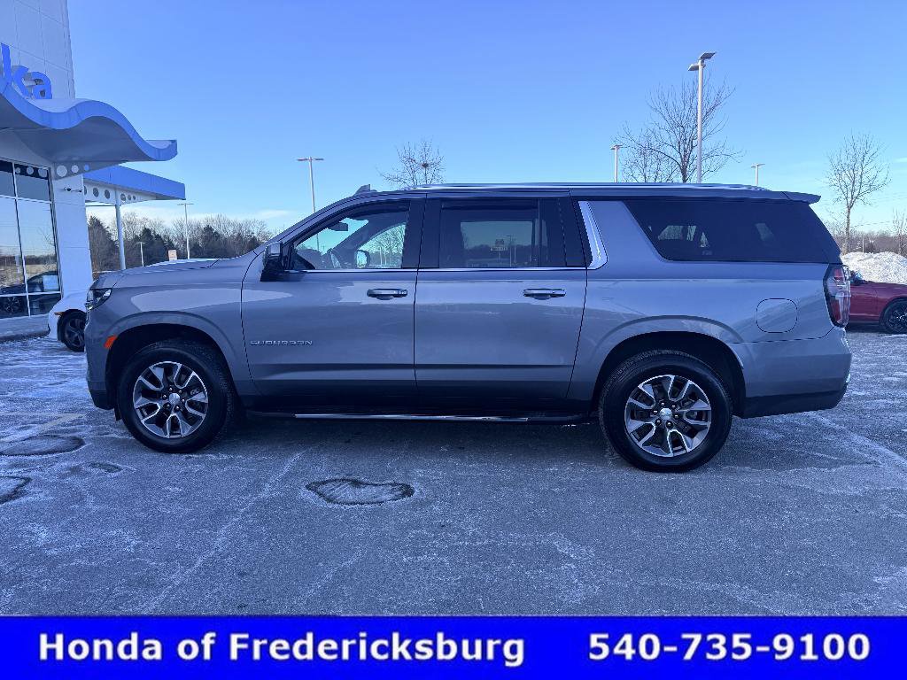 Used 2022 Chevrolet Suburban LT w/ Luxury Package image 3