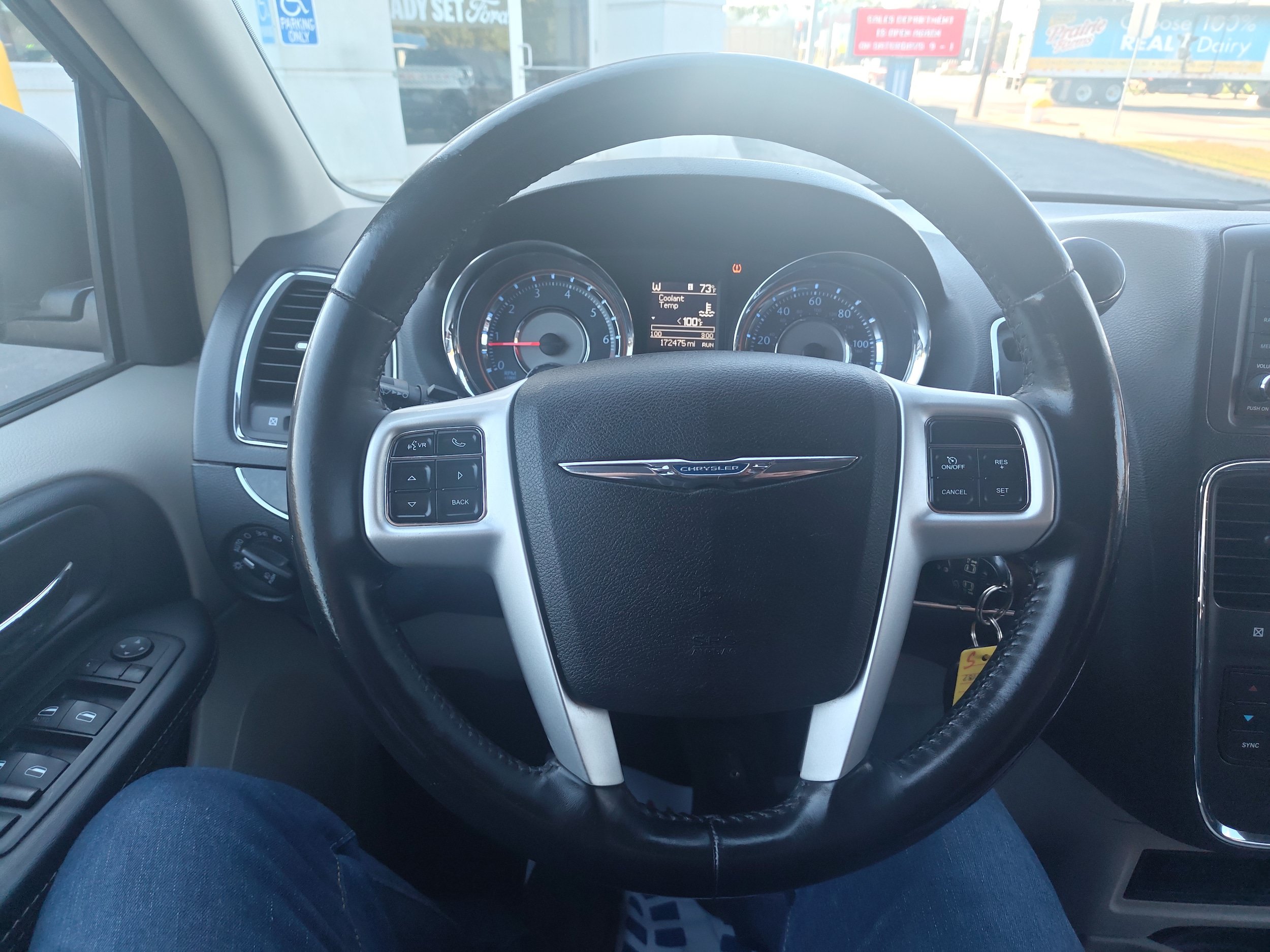 Used 2014 Chrysler Town & Country Touring FWD image 22
