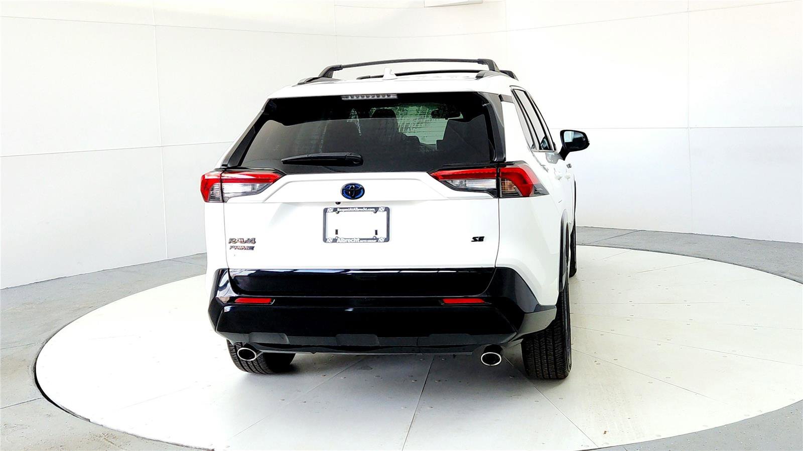 Used 2024 Toyota RAV4 SE w/ Weather & Moonroof Package image 5