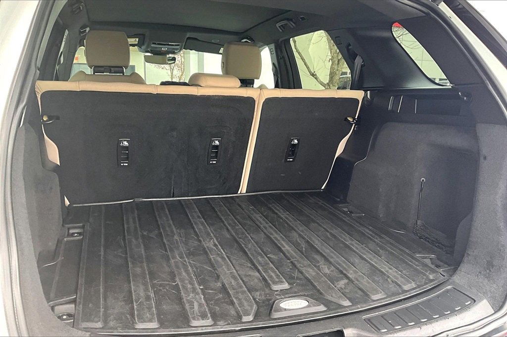 Used 2023 Land Rover Discovery Sport SE image 24