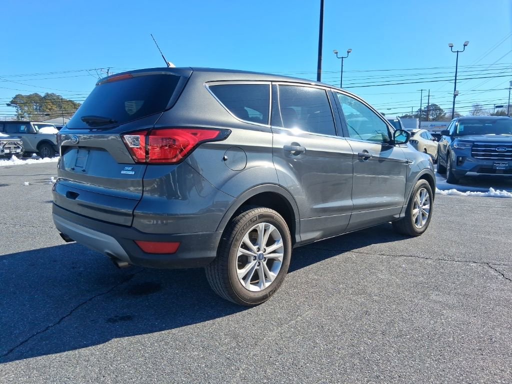 Used 2019 Ford Escape SE image 5