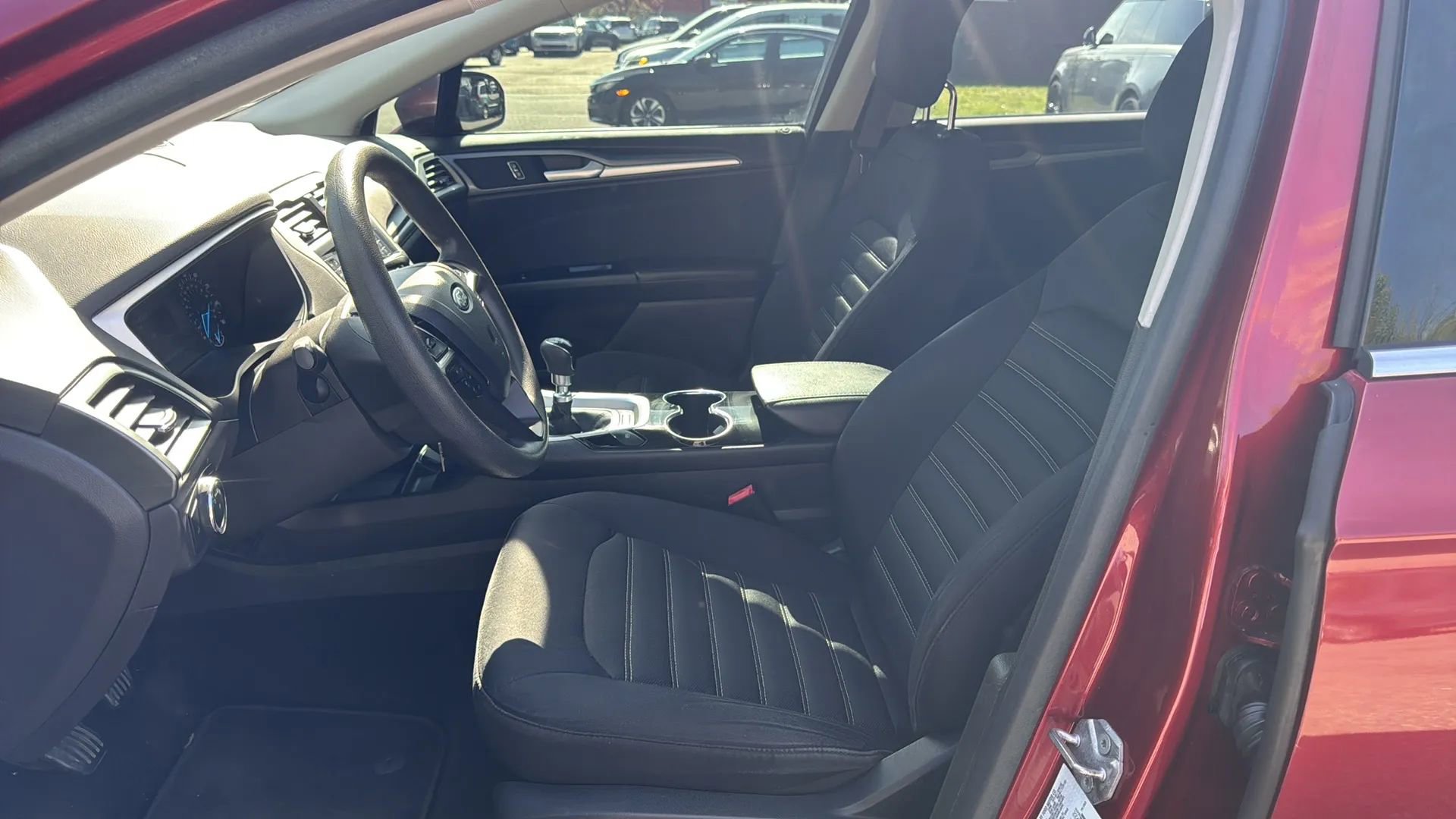 Used 2014 Ford Fusion SE image 10