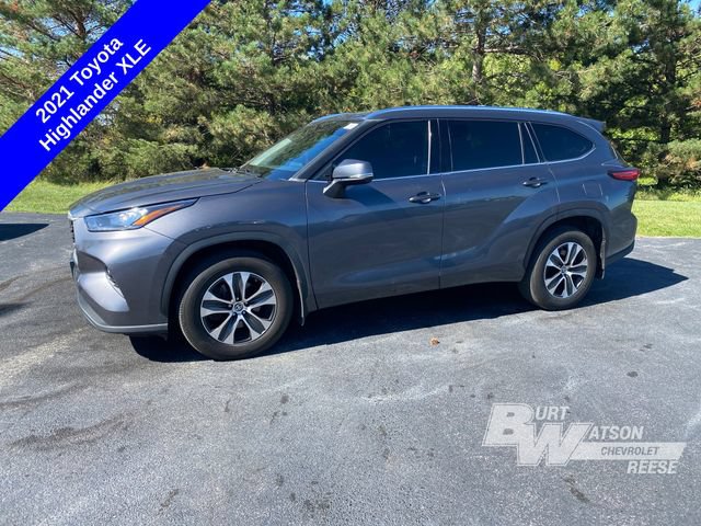 Used 2021 Toyota Highlander XLE AWD/4WD image 2