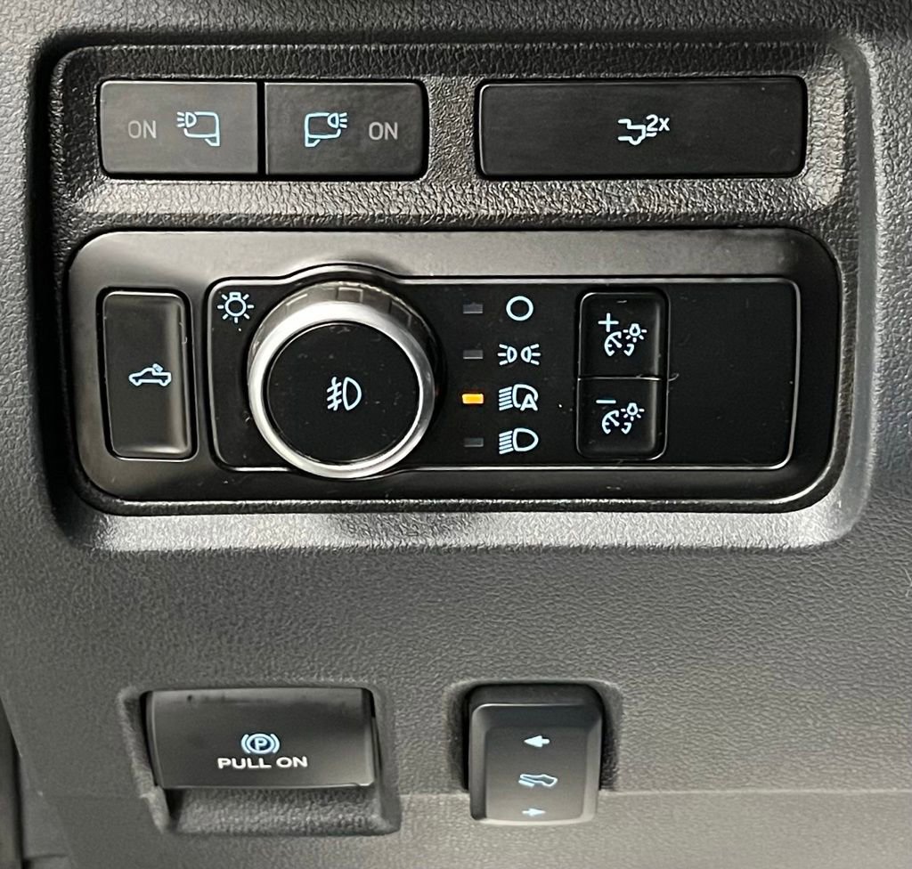 Used 2023 Ford F350 Lariat w/ Lariat Ultimate Package AWD/4WD image 32
