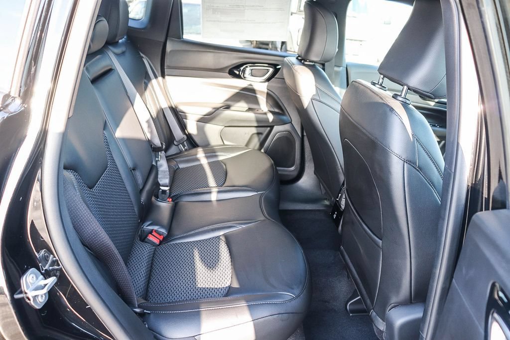 New 2026 Jeep Compass Latitude AWD/4WD image 18
